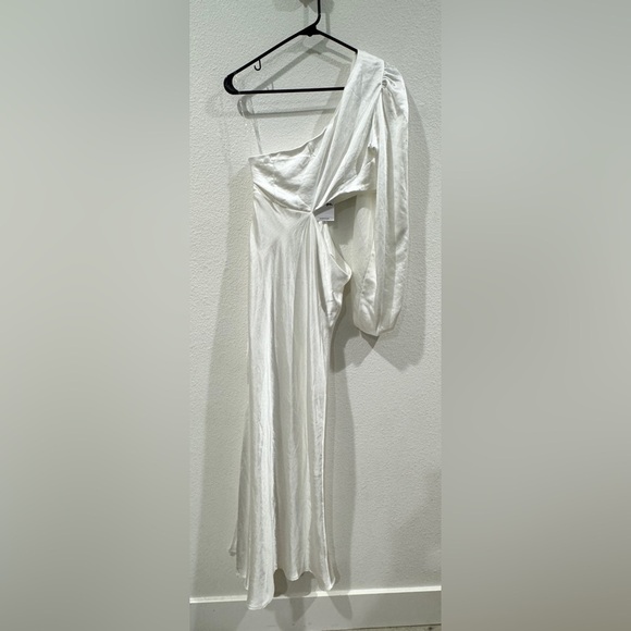 NWT Showpo. Archie Midi Cut Out One Shoulder Long Balloon Sleeve White Dress 6 - Picture 8 of 16